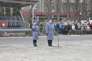 Ślubowanie nowych policjantów i awanse