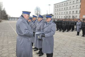 Ślubowanie nowych policjantów i awanse