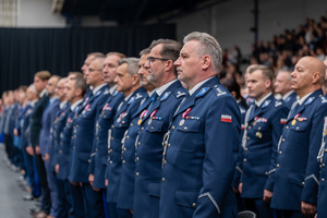 policjanci podczas uroczystości z okazji Narodowego Święta Niepodległości w śląskim garnizonie Policji