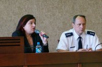 Dyrektor Ośrodka Interwencji Kryzysowej w trakcie swojej prezentacji