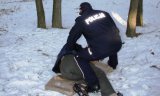 Policjanci pomagają bezdomnym
