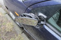 Uszkodzone lusterko zewnętrzne samochodu ford
