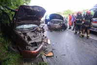 Zderzenie czołowe samochodu opel insignia z seatem cordoba