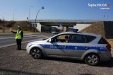 Patrol policji nadzorujący ruch na drodze