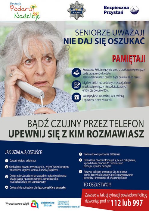 plakat a na nim wskazówki dot jak nie dać się oszukać i starsza kobieta odbiera telefon