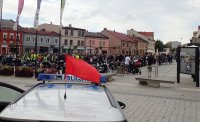 policjanci zabezpieczają zlot motocyklowy