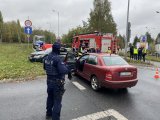 policjant zabezpiecza miejsce zdarzenia