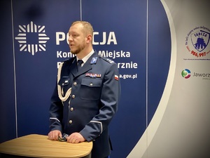 Policjant przemawia