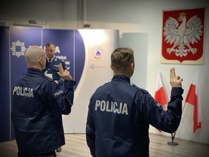 Policjanci ślubuj rotę przysiegi