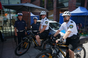 Policjanci i strażnicy miejscy na rowerach