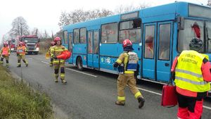 autobus, pracownicy służb ratunkowych