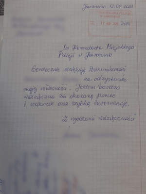 na zdjęciu podziękowanie tekstowe:
Do Komendanta Miejskiego Policji w Jaworznie, serdecznie dziękuję podkomisarzowi za odzyskanie mojej własności. Jestem bardzo wdzięczna za okazaną pomoc i wsparcie oraz szybką interwencję. Z wyrazami wdzięczności.