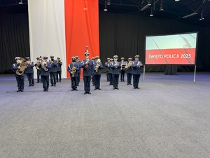 na zdjęciu orkiestra komendy wojewódzkiej policji w katowicach