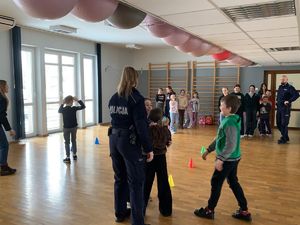 umundurowaniu funkcjonariusze z dziećmi