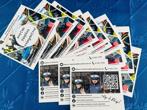 na zdjęciu ulotki informujące dobór do służby
