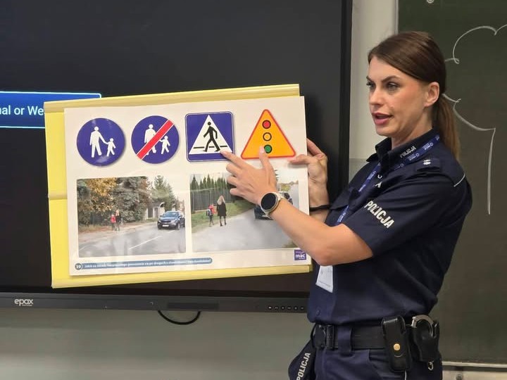 Policja w Jaworznie uczy dzieci zasad bezpieczeństwa na drodze w wrześniu